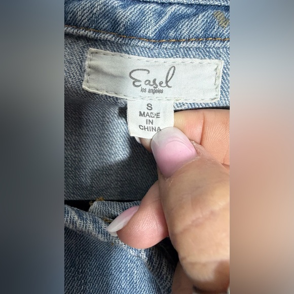 Easel NWOT Women’s Light Wash Denim Jacket, Long Sleeves, Size Small. Button Up - Picture 5 of 14